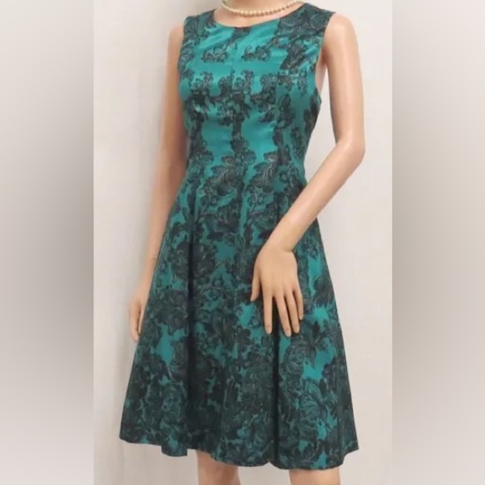 Jessica Howard retro scoop neck green/black paisley print fit and flare dress